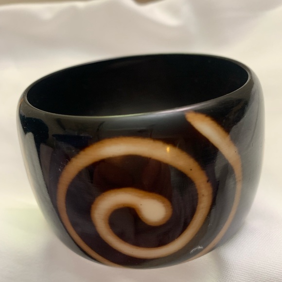 Bold Abstract Design Resin Modern Bangle Bracelet Wide Modernist Fashion - Picture 4 of 6